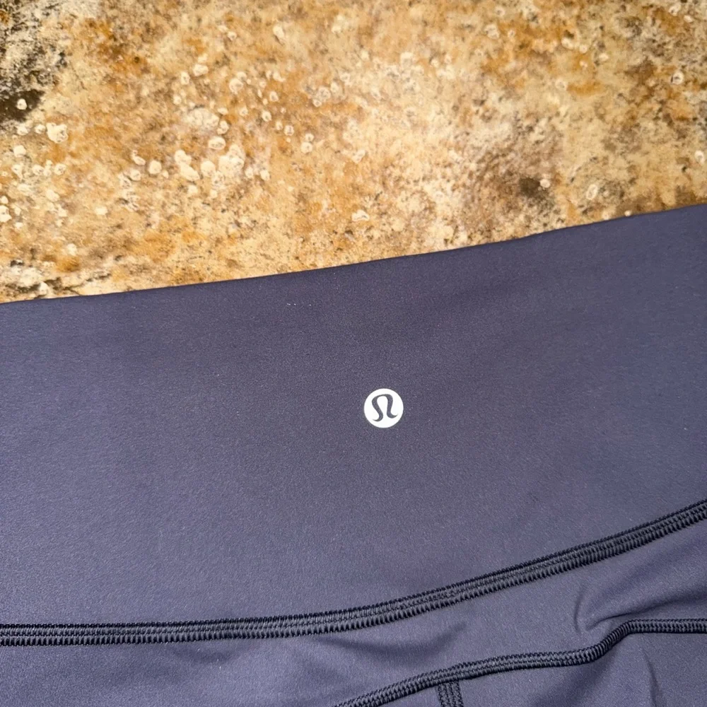 Lululemon In Movement Tight 25” *Everlux - Picture 4 of 5